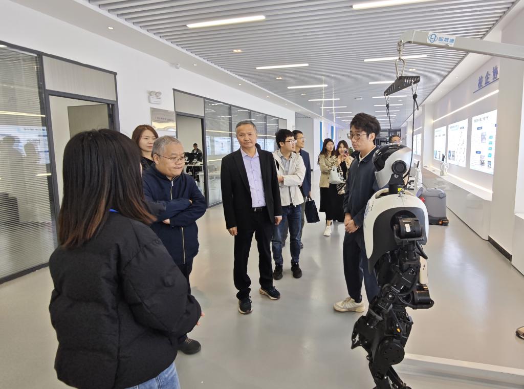 校协企携手共话合作 产教融合赋能未来——广东省科技企业孵化器协会来访我校共探项目孵化新路径